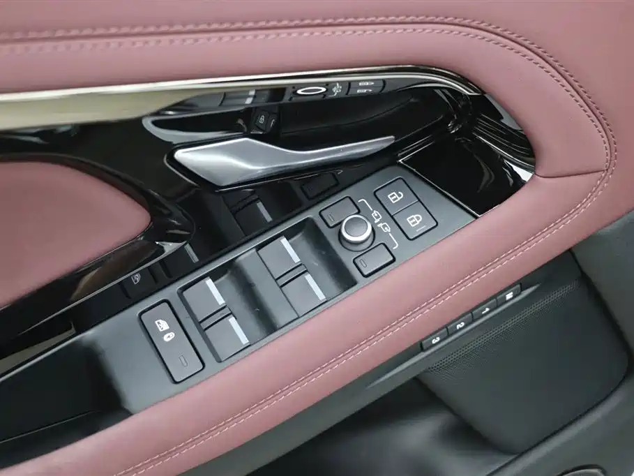 Land Rover Range Rover Evoque L 2024 SE 2025 - thumbnail 11