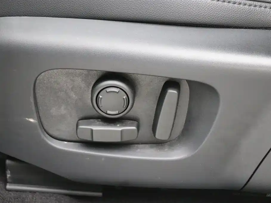 Land Rover Range Rover Evoque L 2024 SE 2025 - thumbnail 13