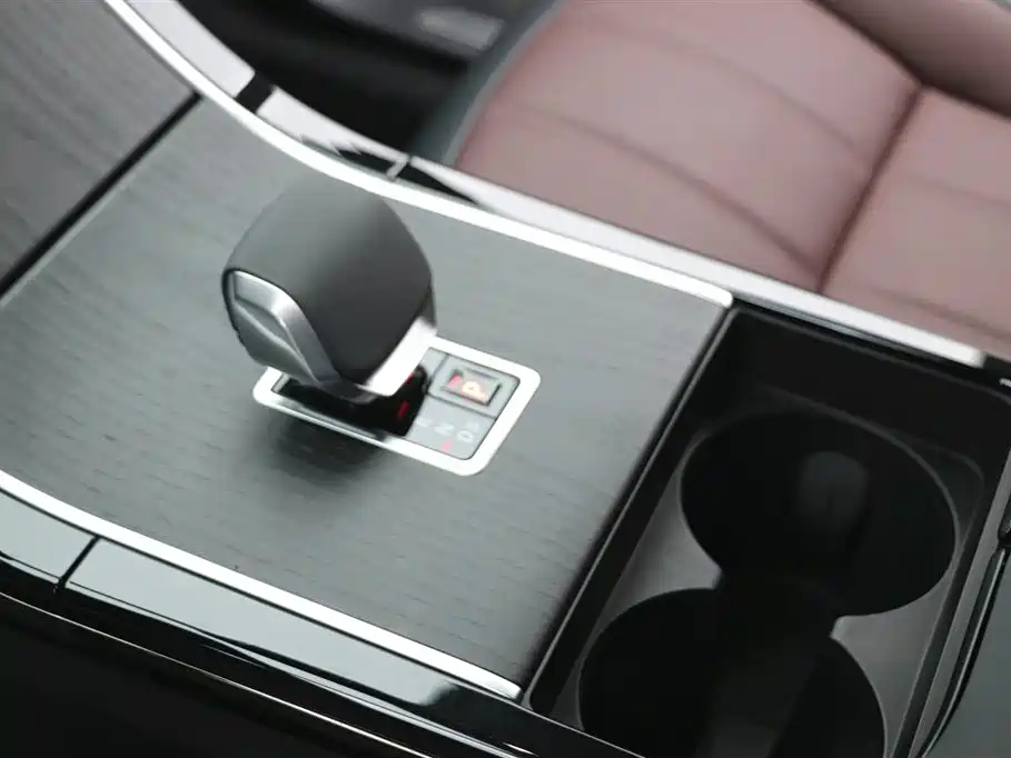 Land Rover Range Rover Evoque L 2024 SE 2025 - thumbnail 15