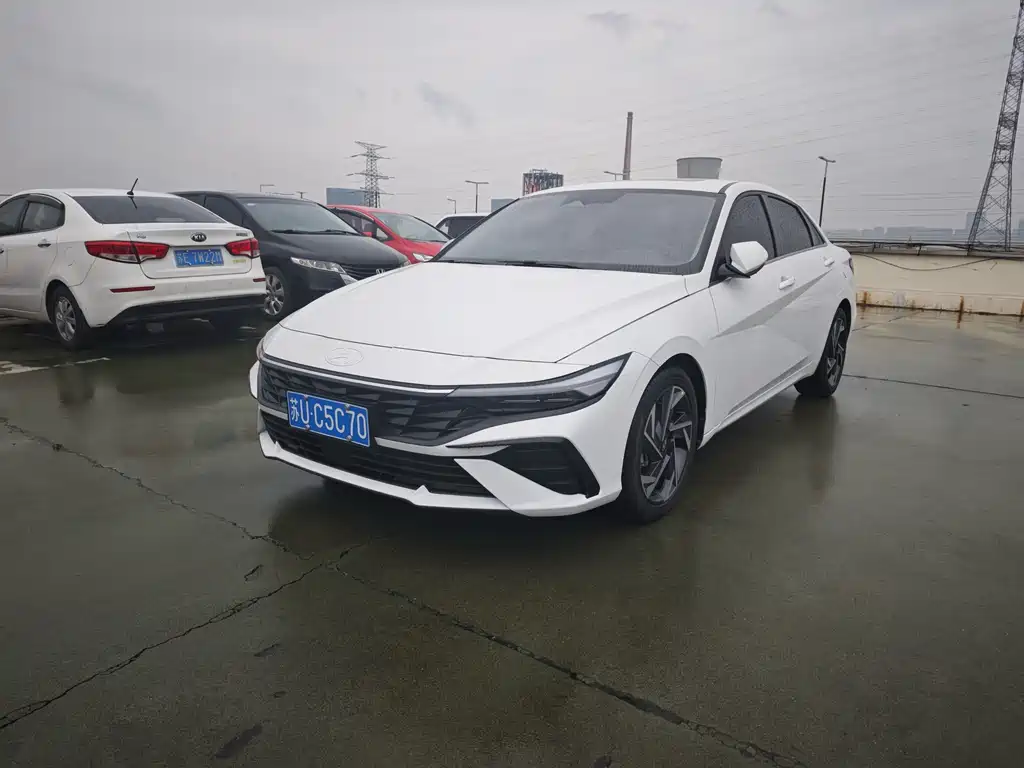 Hyundai Hyundai Elantra 2023 1.5L CVT LUX 2024