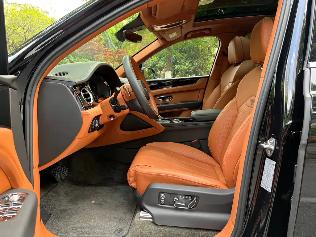 Bentley Bentayga 2022 4.0T V8 2023 - thumbnail 8