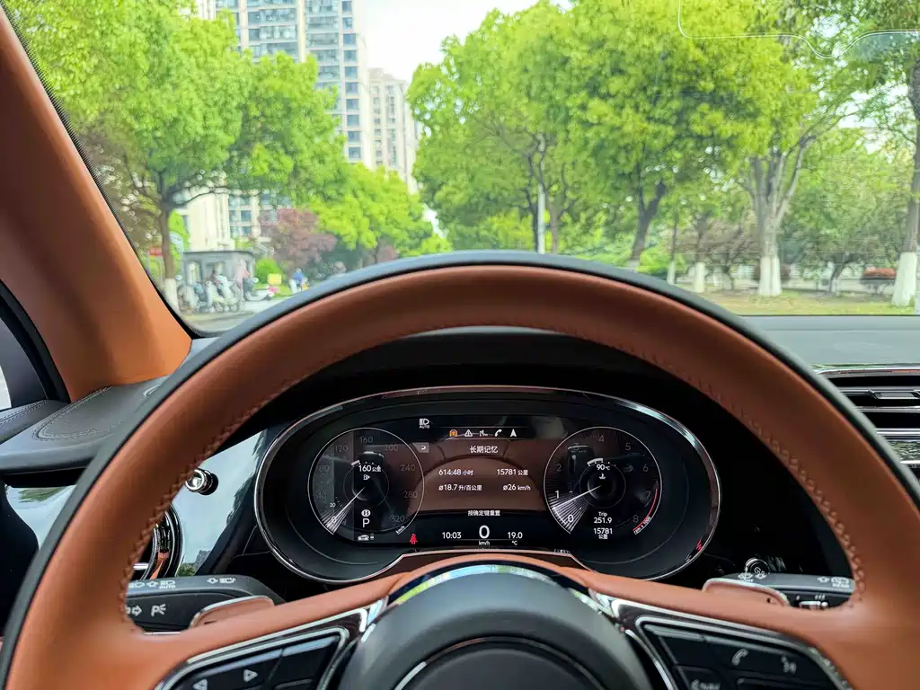 Bentley Bentayga 2022 4.0T V8 2023 - thumbnail 24