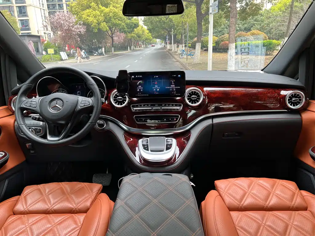 Mercedes-Benz Mercedes-Benz V-Class 2022 V 260 L Long Wheelbase Luxury Edition 2024 - thumbnail 4