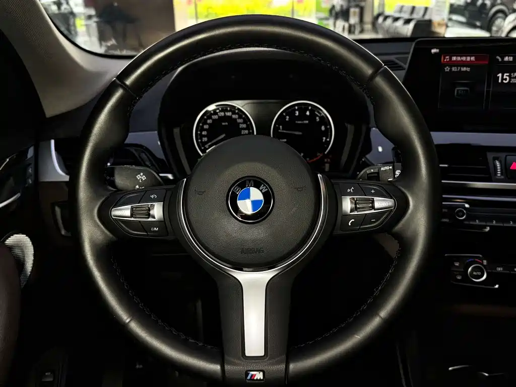 BMW BMW X1 2022 sDrive25Li Leading Edition 2023 - thumbnail 17