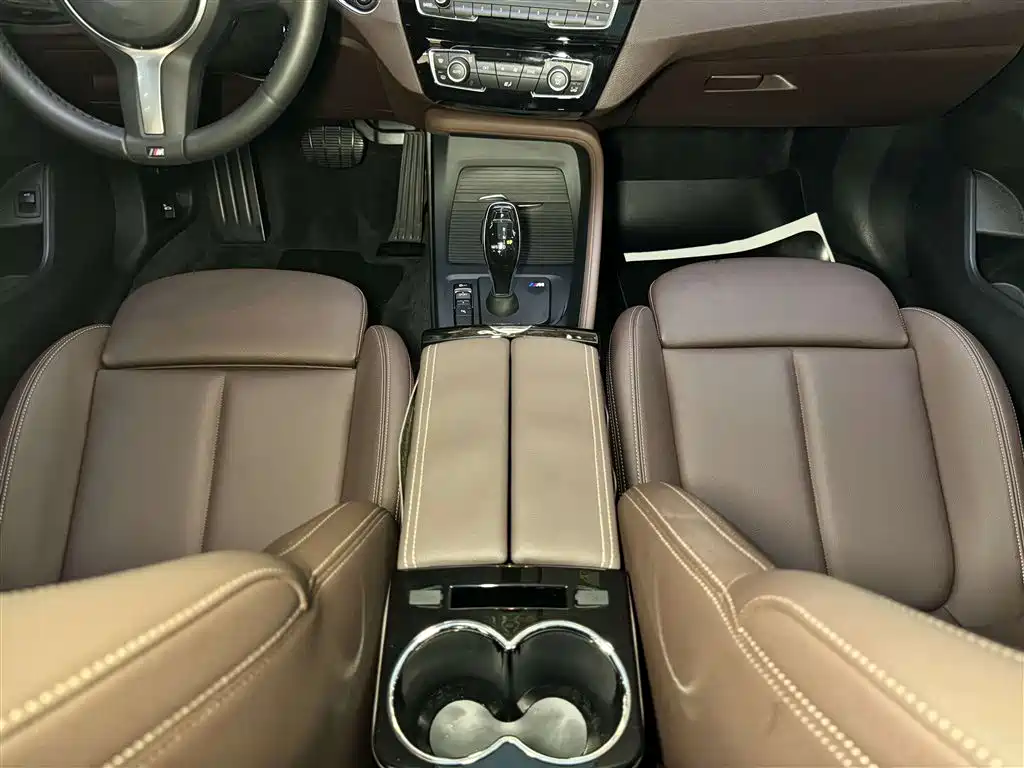 BMW BMW X1 2022 sDrive25Li Leading Edition 2023 - thumbnail 27