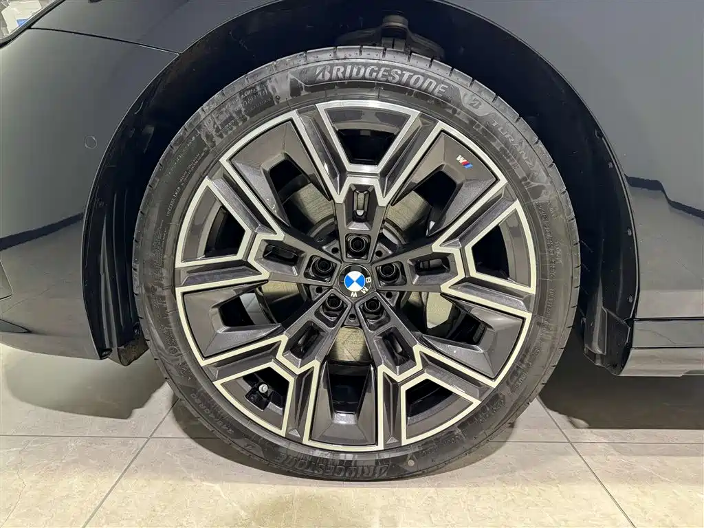 BMW BMW 5 Series 2025 530Li Exclusive M Sport Package 2025 - thumbnail 10