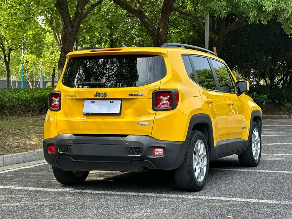 Jeep Jeep Renegade 2018 Interconnected Large Screen Edition 180T Automatic High Energy Edition 2019 - thumbnail 4