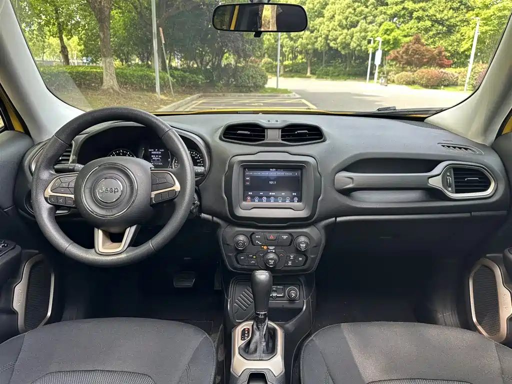 Jeep Jeep Renegade 2018 Interconnected Large Screen Edition 180T Automatic High Energy Edition 2019 - thumbnail 7