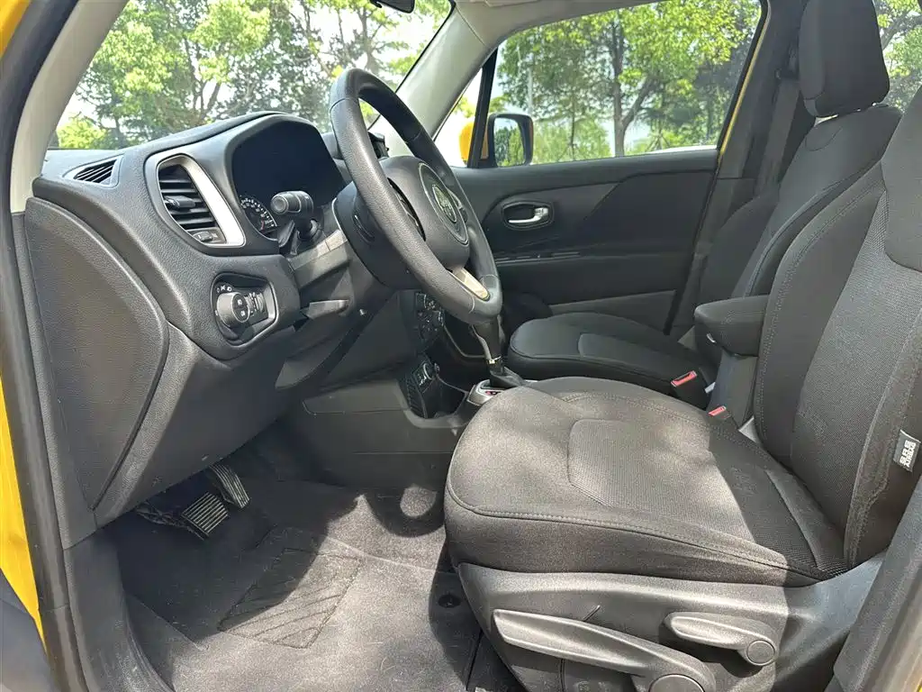Jeep Jeep Renegade 2018 Interconnected Large Screen Edition 180T Automatic High Energy Edition 2019 - thumbnail 9
