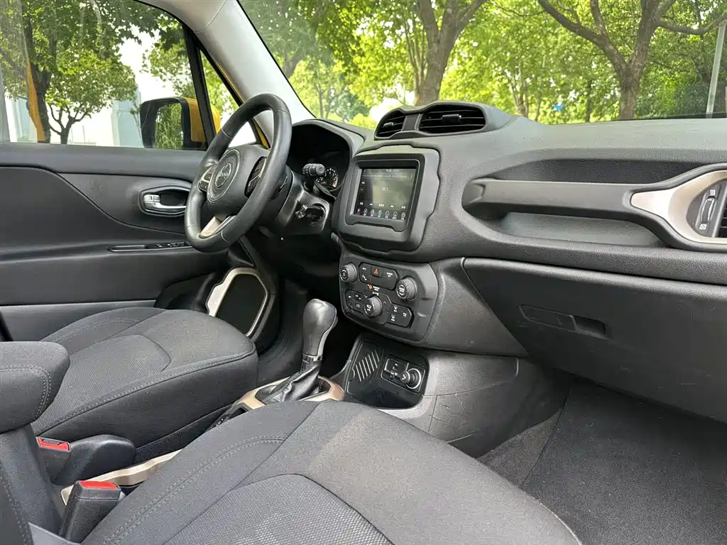 Jeep Jeep Renegade 2018 Interconnected Large Screen Edition 180T Automatic High Energy Edition 2019 - thumbnail 10