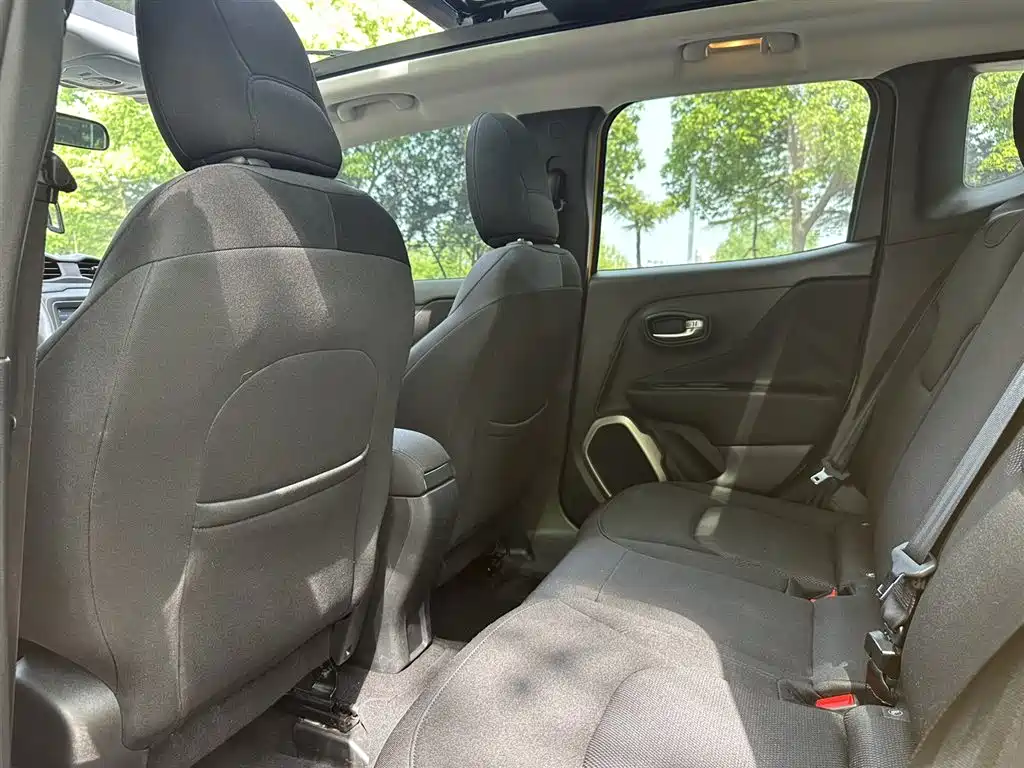 Jeep Jeep Renegade 2018 Interconnected Large Screen Edition 180T Automatic High Energy Edition 2019 - thumbnail 11