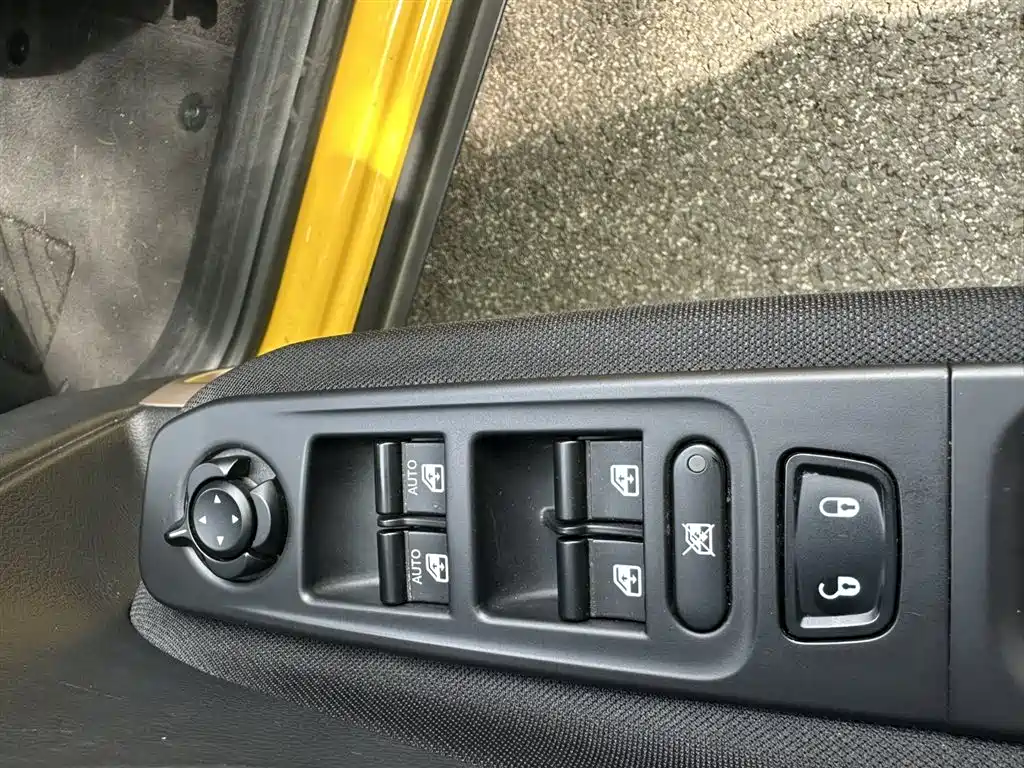 Jeep Jeep Renegade 2018 Interconnected Large Screen Edition 180T Automatic High Energy Edition 2019 - thumbnail 13