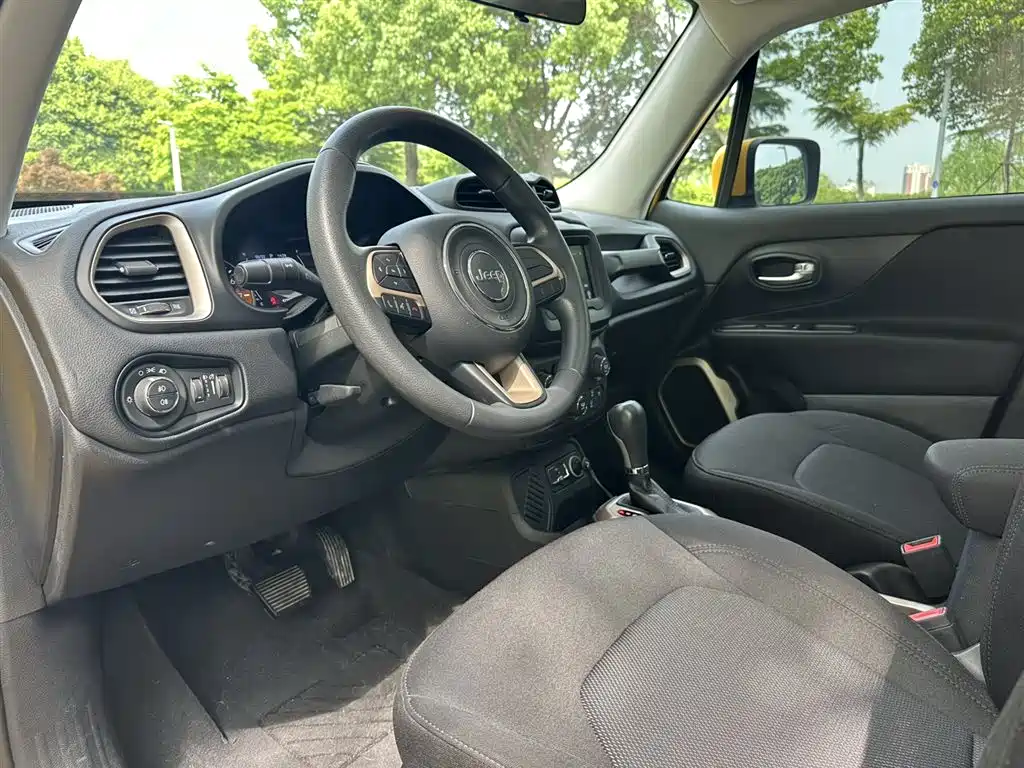 Jeep Jeep Renegade 2018 Interconnected Large Screen Edition 180T Automatic High Energy Edition 2019 - thumbnail 14