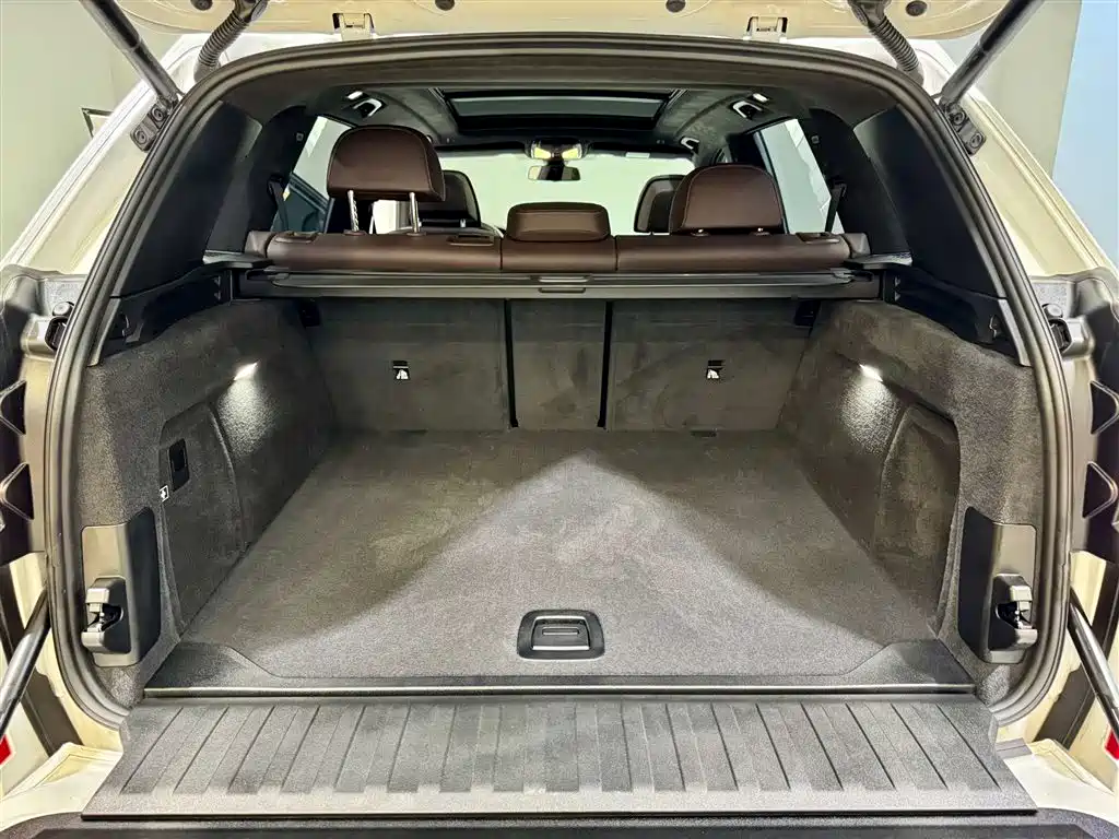 BMW BMW X5 2022 Facelift xDrive40Li M Sport Package 2023 - thumbnail 4