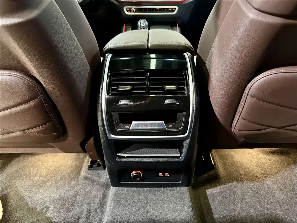 BMW BMW X5 2022 Facelift xDrive40Li M Sport Package 2023 - thumbnail 23