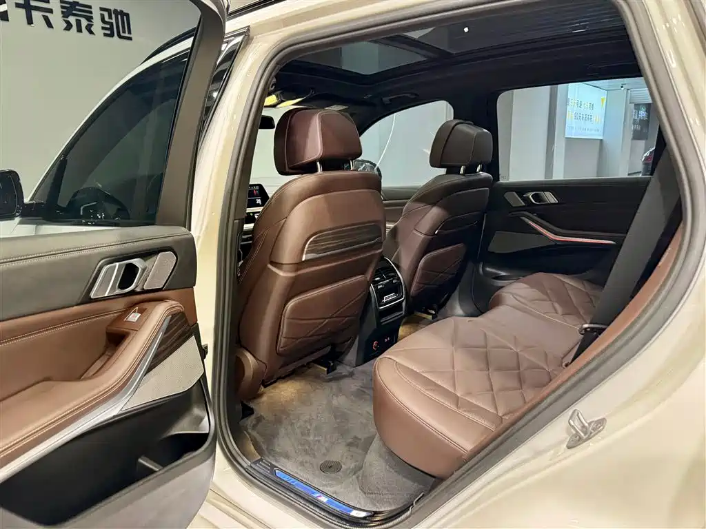 BMW BMW X5 2022 Facelift xDrive40Li M Sport Package 2023 - thumbnail 28