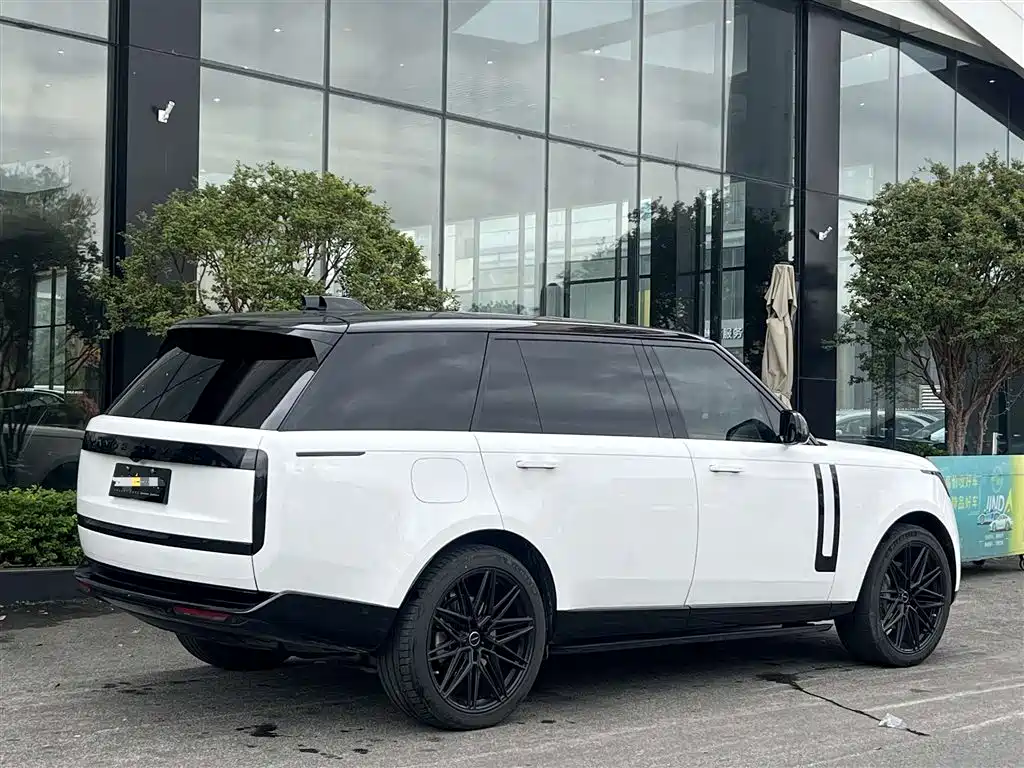 Land Rover Range Rover 2024 3.0L L6 400PS Autobiography LWB 7-Seater 2025 - thumbnail 3
