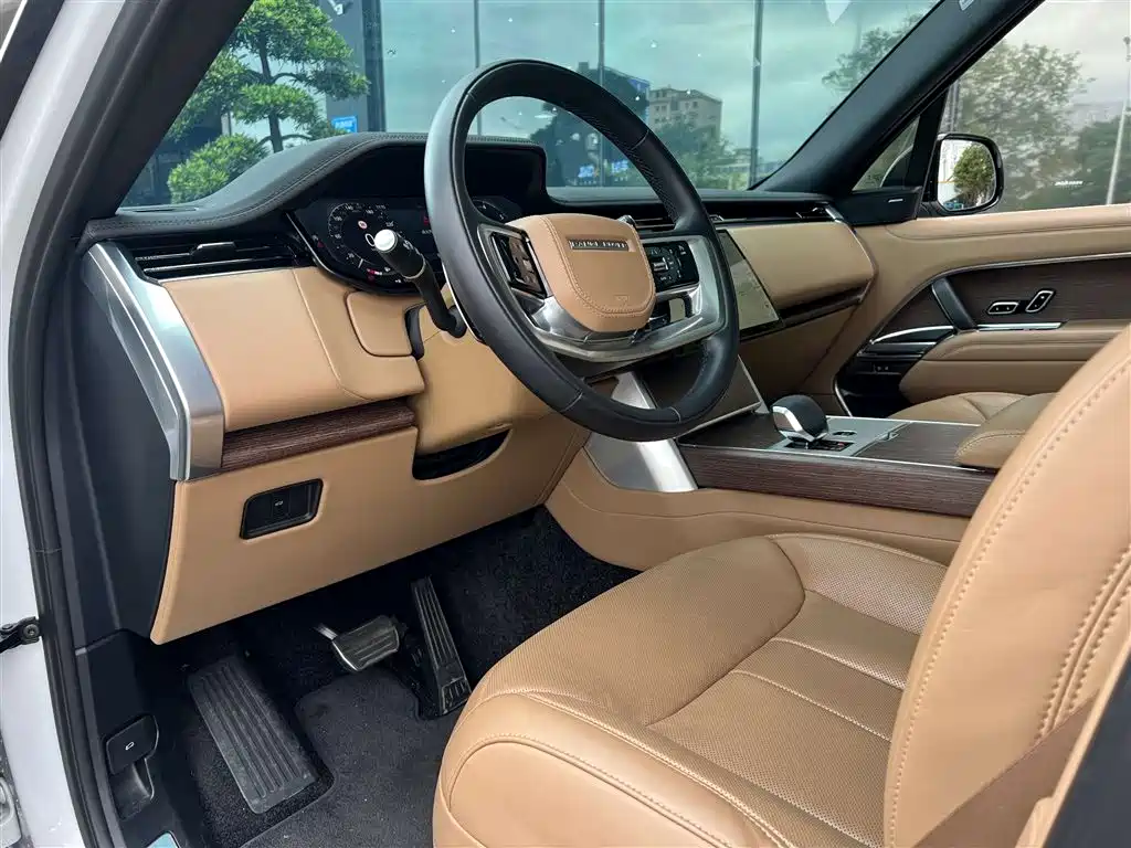 Land Rover Range Rover 2024 3.0L L6 400PS Autobiography LWB 7-Seater 2025 - thumbnail 5