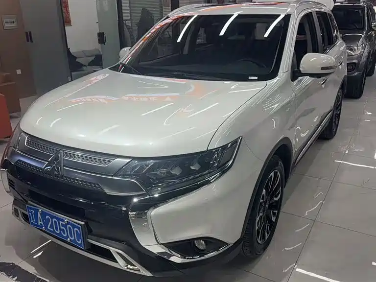 Mitsubishi Mitsubishi Outlander 2020 2.4L 4WD Zhi Xiang Edition 7-Seater 2020 - thumbnail 2