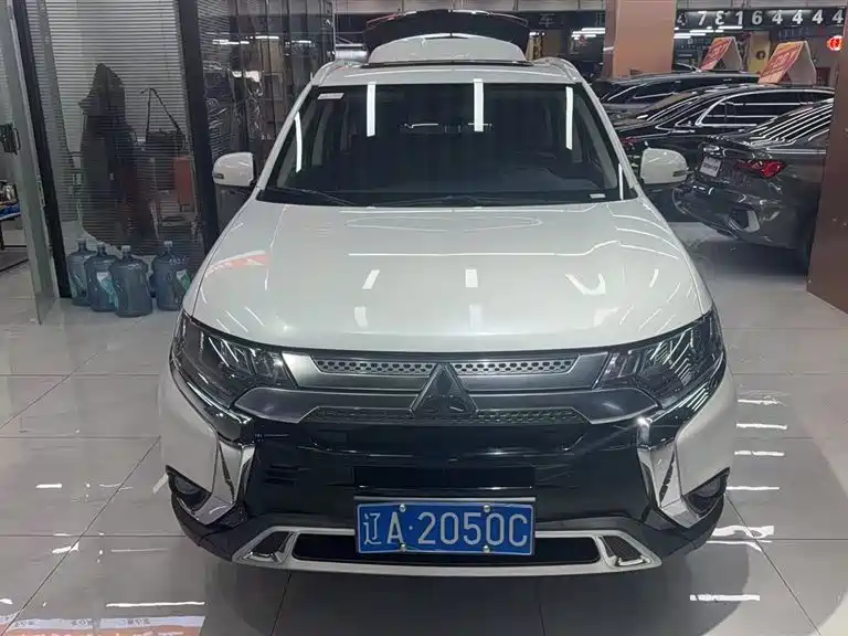 Mitsubishi Mitsubishi Outlander 2020 2.4L 4WD Zhi Xiang Edition 7-Seater 2020 - thumbnail 4