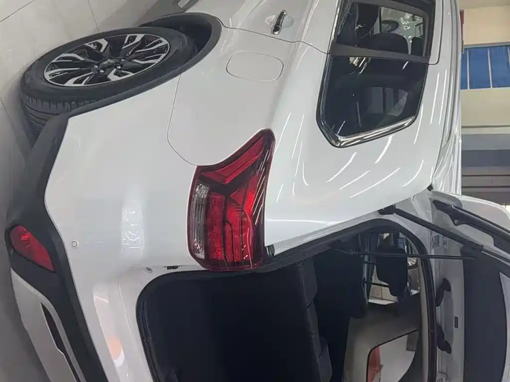 Mitsubishi Mitsubishi Outlander 2020 2.4L 4WD Zhi Xiang Edition 7-Seater 2020 - thumbnail 5