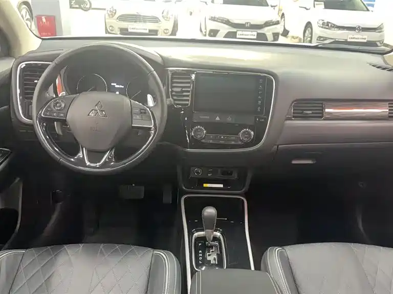 Mitsubishi Mitsubishi Outlander 2020 2.4L 4WD Zhi Xiang Edition 7-Seater 2020 - thumbnail 7