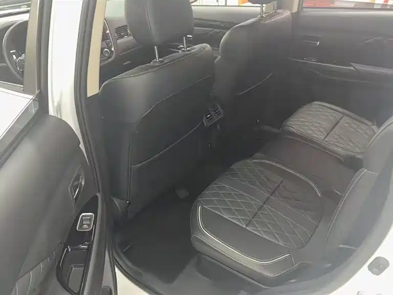 Mitsubishi Mitsubishi Outlander 2020 2.4L 4WD Zhi Xiang Edition 7-Seater 2020 - thumbnail 9