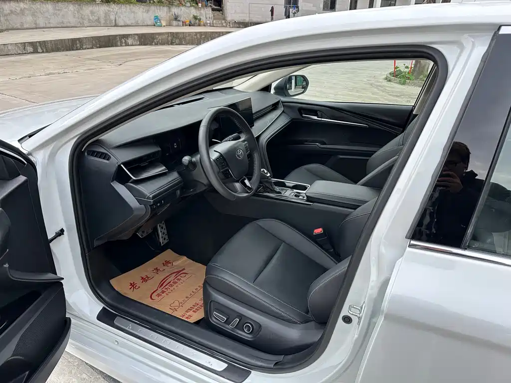 Toyota Camry 2026 Hybrid 2.0 HSE Guanghui Edition 2026 - thumbnail 4