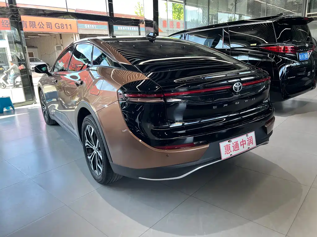 Toyota Crown SportCross 2.5L HEV FWD 2025 - thumbnail 4