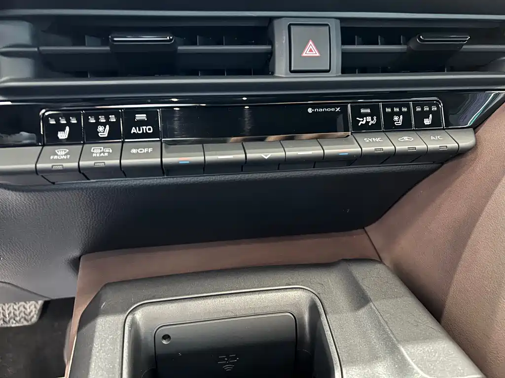Toyota Crown SportCross 2.5L HEV FWD 2025 - thumbnail 17