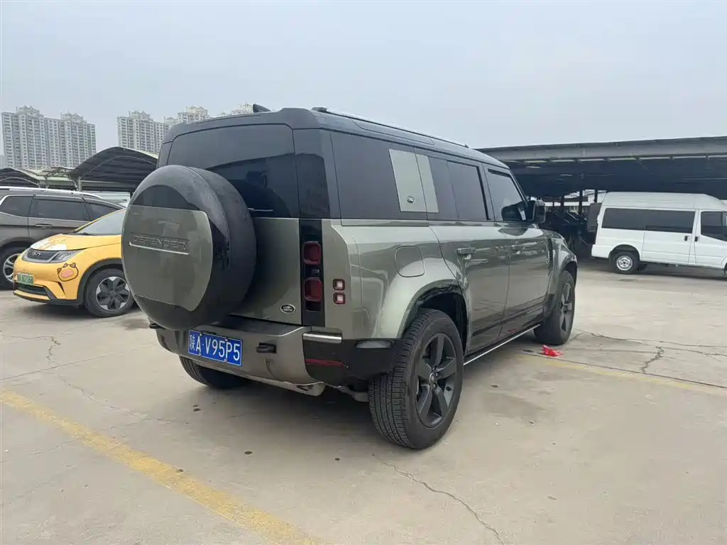 Land Rover Land Rover Defender 2024 110 3.0T P400 X-DYNAMIC HSE 2023 - thumbnail 4