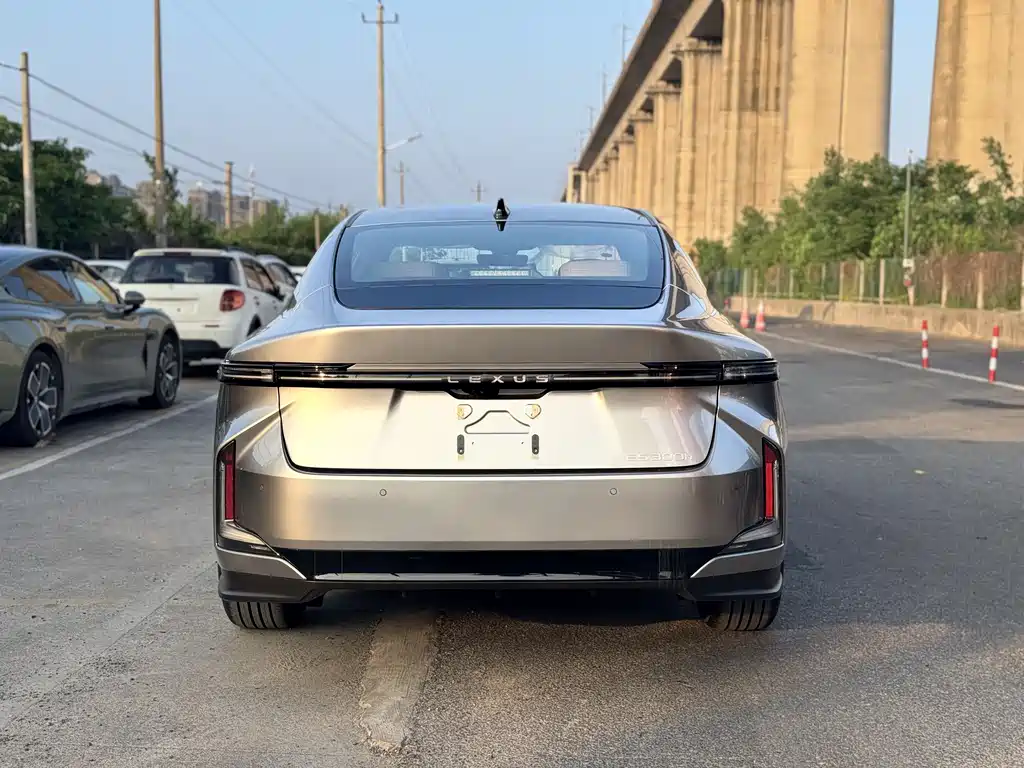 Lexus Lexus ES 2026 300h 2026 - thumbnail 4