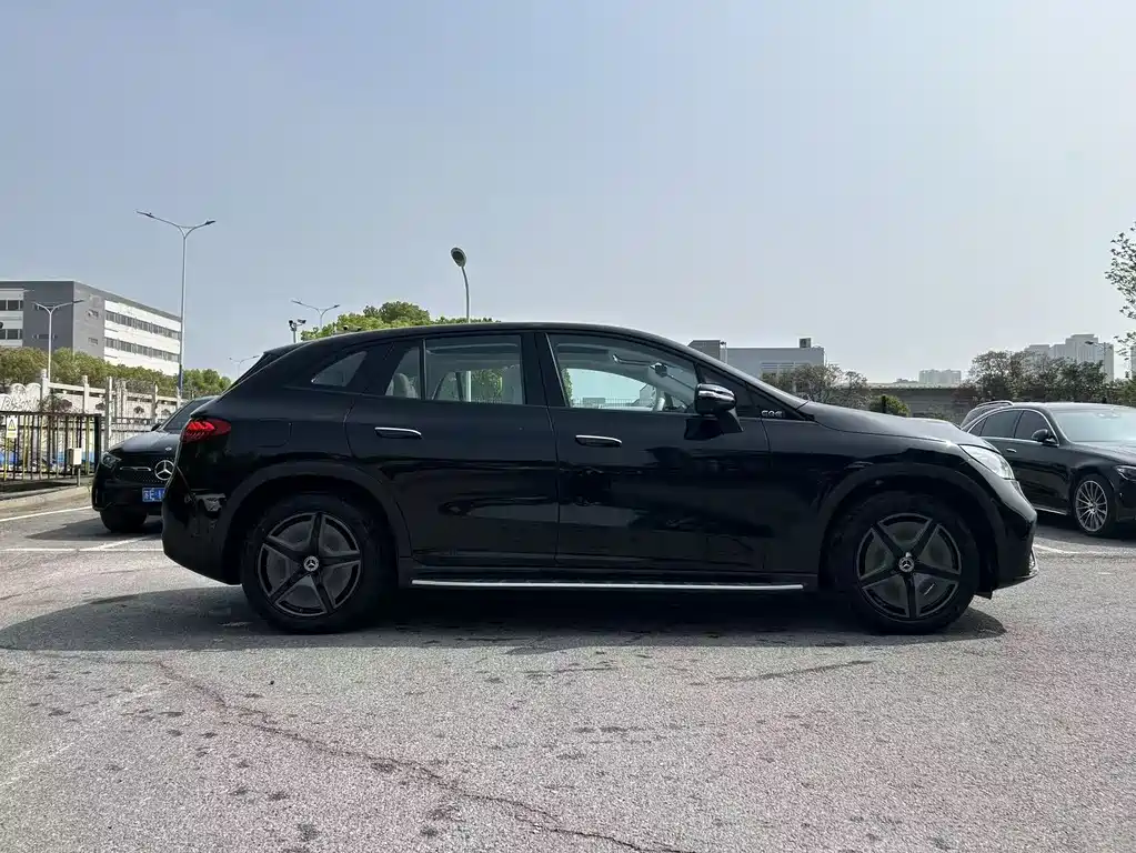 Mercedes-Benz Mercedes-Benz EQE SUV 500 4MATIC Special Edition 2026 - thumbnail 4