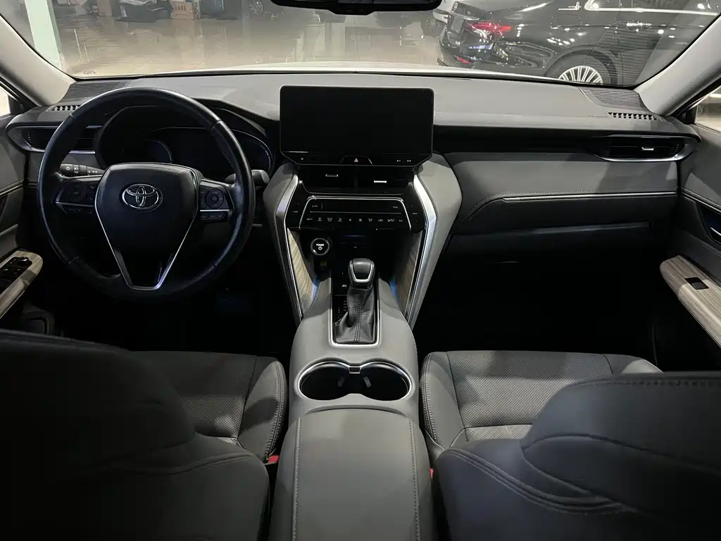 Toyota Toyota Harrier 2023 Hybrid 2.5L CVT 2WD Luxury 2024 - thumbnail 6