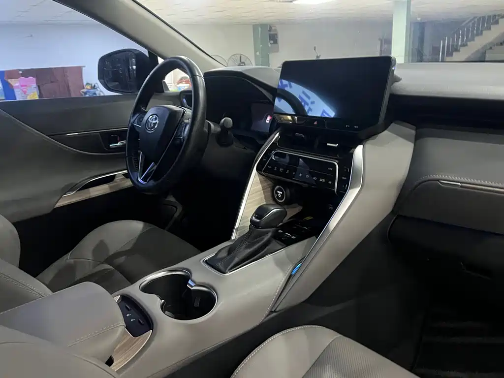 Toyota Toyota Harrier 2023 Hybrid 2.5L CVT 2WD Luxury 2024 - thumbnail 12