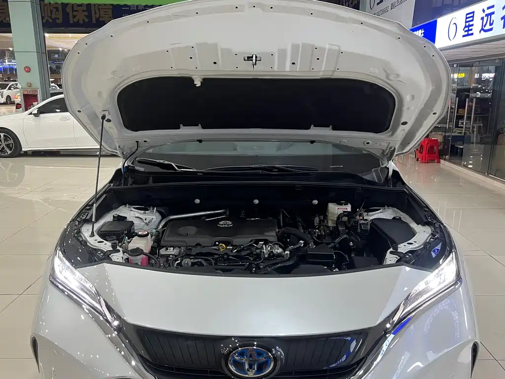 Toyota Toyota Harrier 2023 Hybrid 2.5L CVT 2WD Luxury 2024 - thumbnail 16