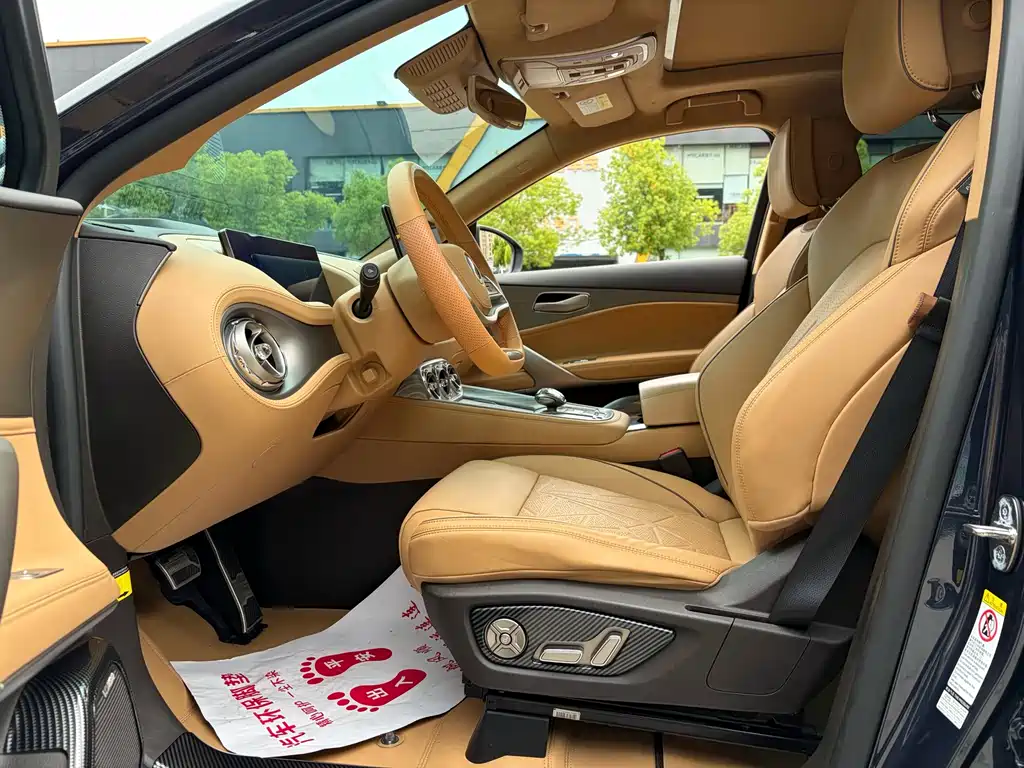 Denza Denza N8 2023 AWD PHEV Flagship 6-Seater 2024 - thumbnail 4