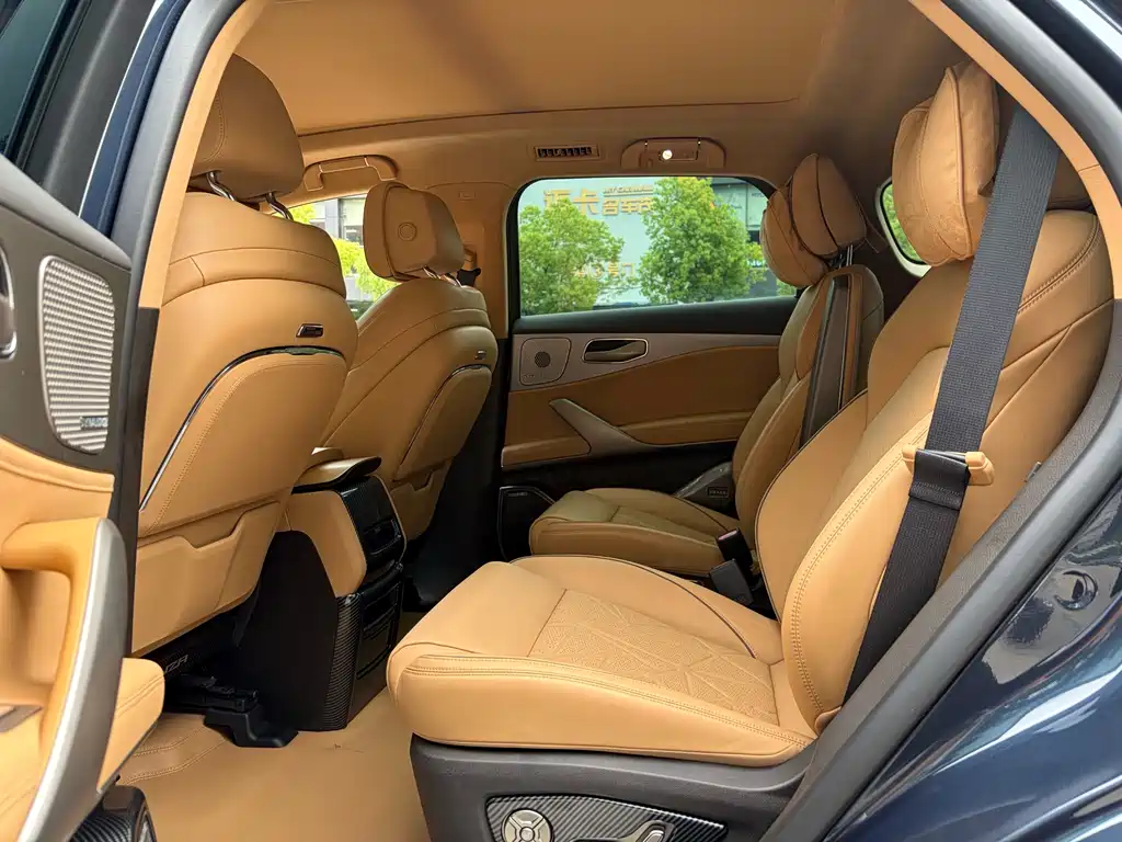 Denza Denza N8 2023 AWD PHEV Flagship 6-Seater 2024 - thumbnail 5
