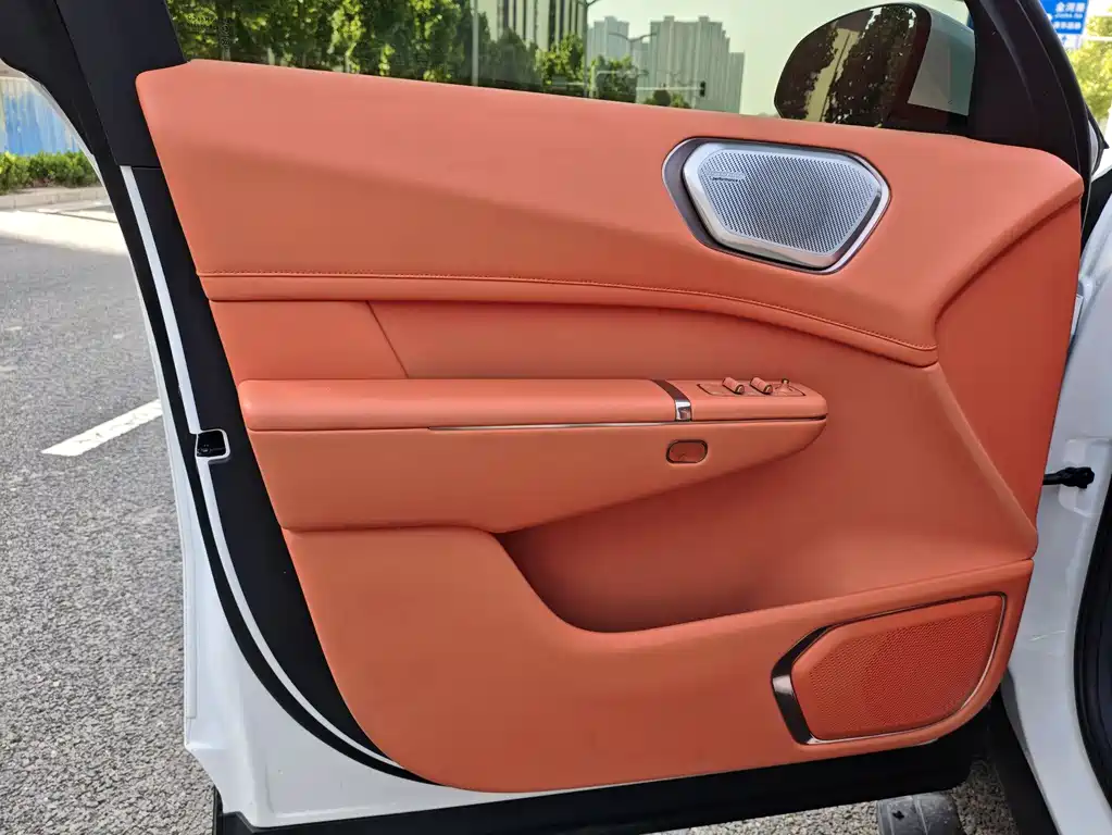 Lynk & Co Lynk & Co 900 2025 2.0T Ultra 6-Seater 2025 - thumbnail 4