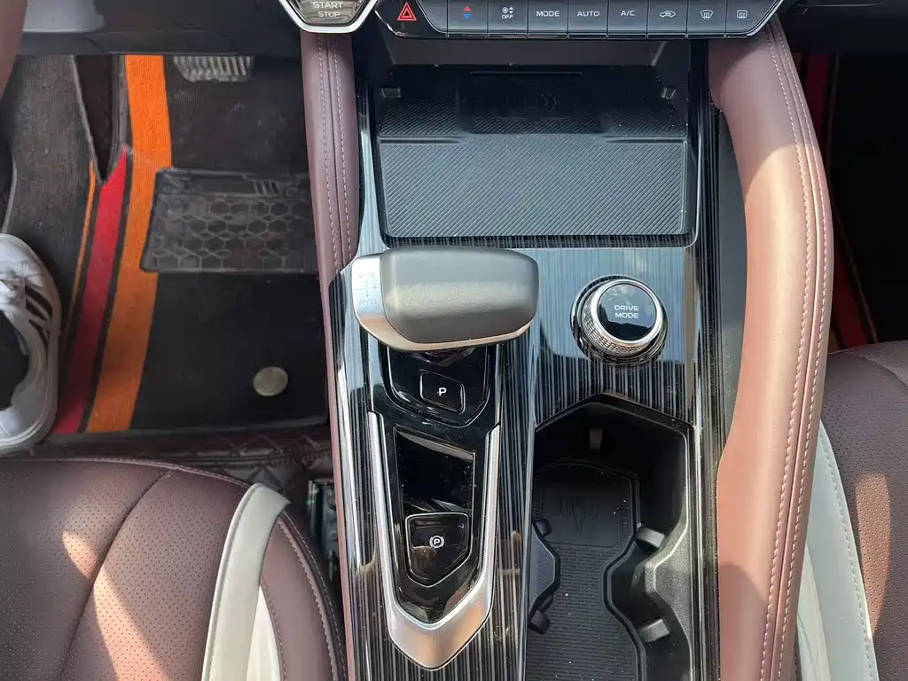 Geely Auto Geely Monjaro 2.0TD FWD Flagship 2023 - thumbnail 9