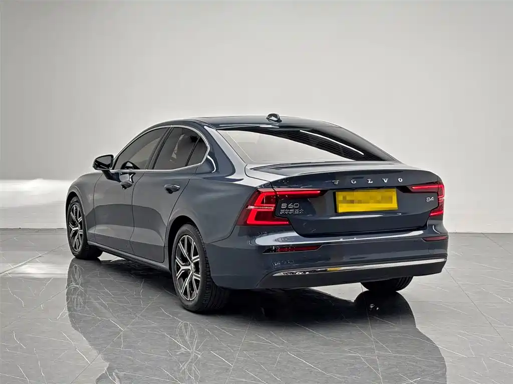 Volvo Volvo S60 B4 2023 - thumbnail 4