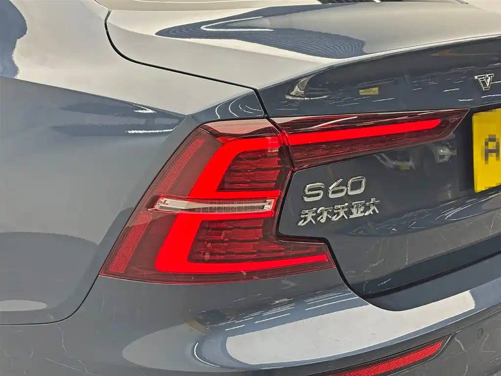 Volvo Volvo S60 B4 2023 - thumbnail 10