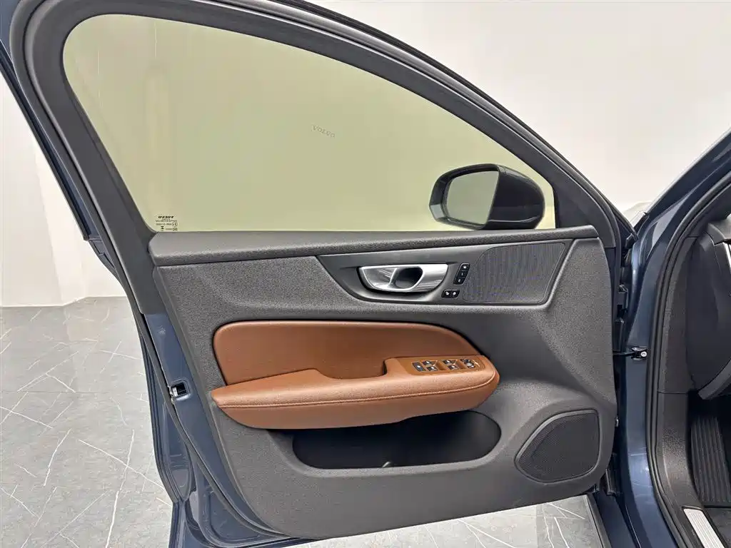 Volvo Volvo S60 B4 2023 - thumbnail 13