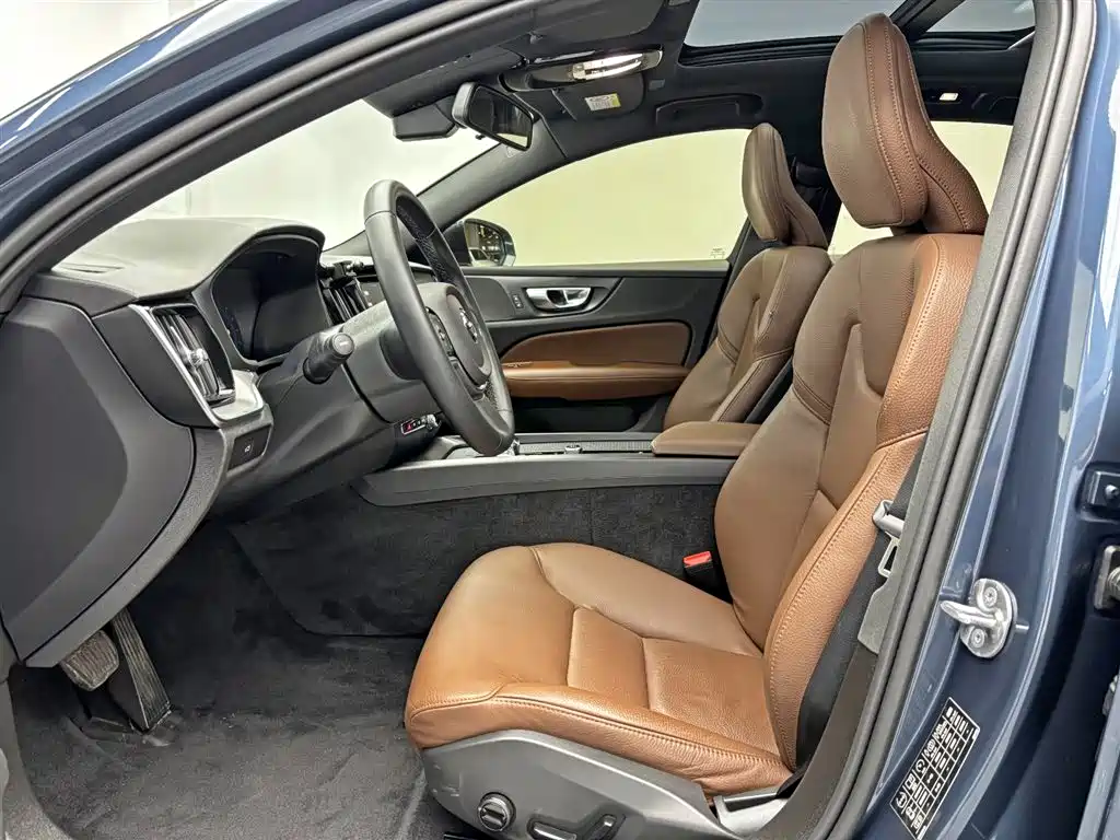 Volvo Volvo S60 B4 2023 - thumbnail 15