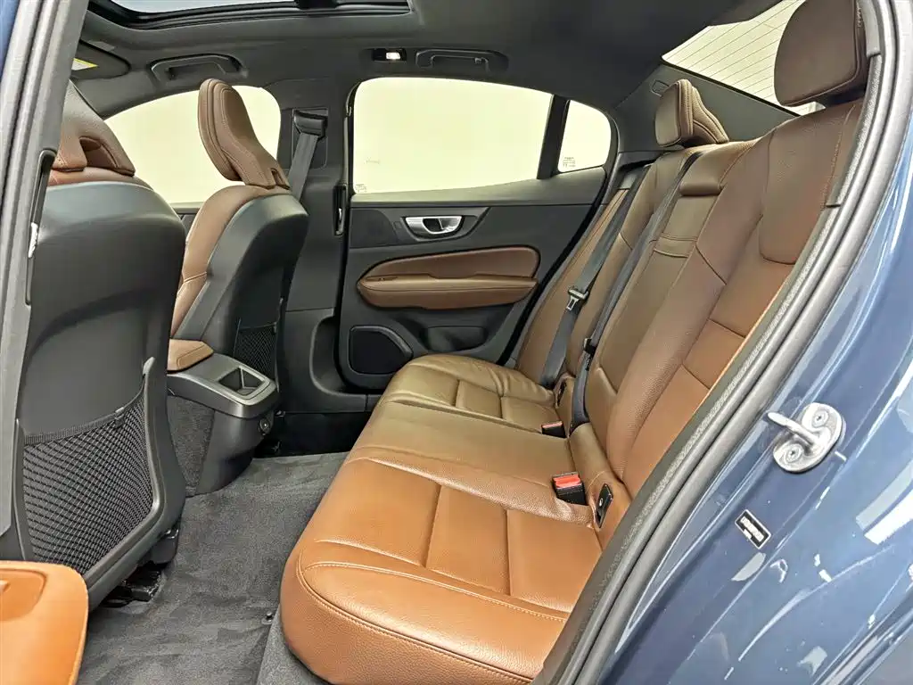Volvo Volvo S60 B4 2023 - thumbnail 16