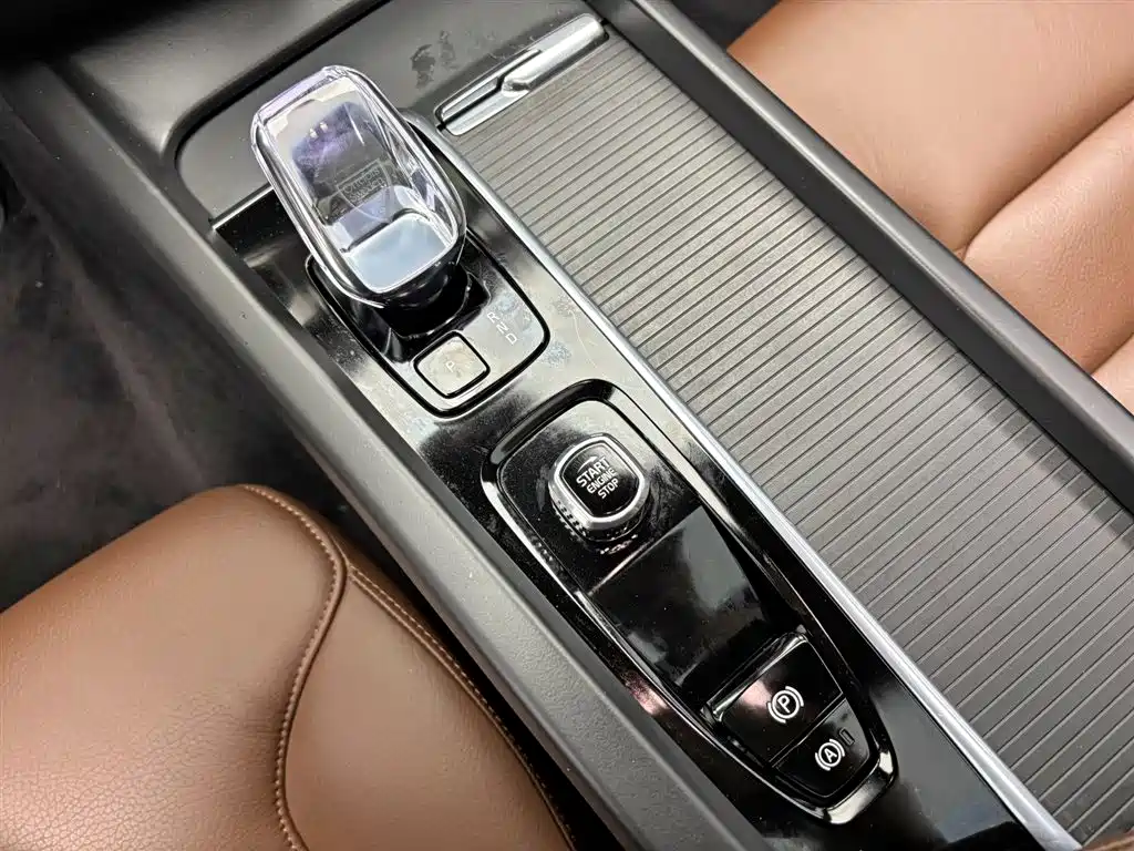 Volvo Volvo S60 B4 2023 - thumbnail 17