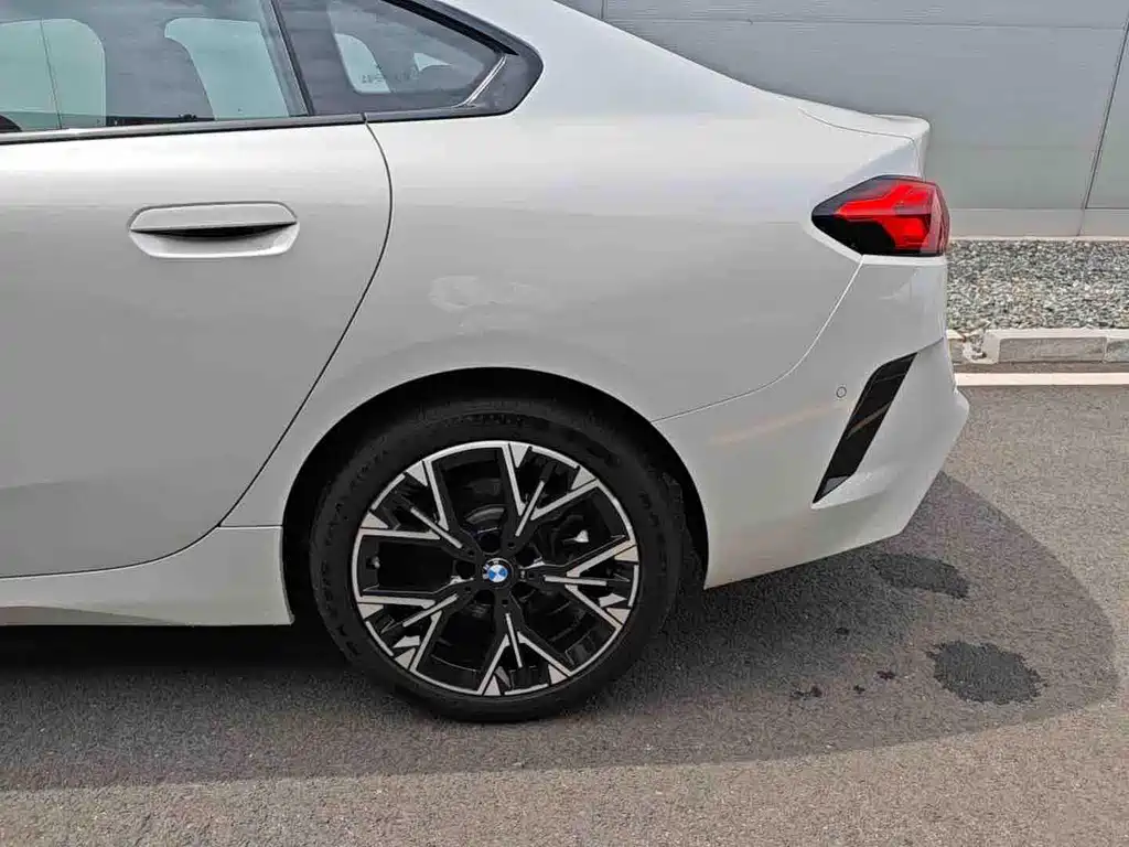 BMW BMW 2 Series 225L M Sport Package 2025 - thumbnail 5