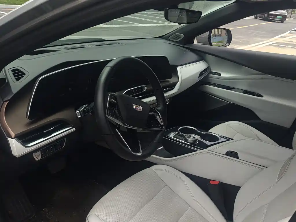 Cadillac Cadillac GT4 2023 25T Prestige 2023 - thumbnail 6
