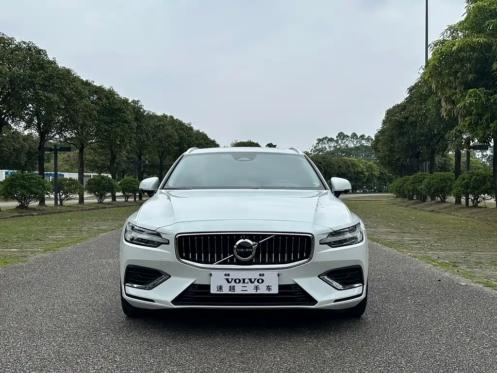 Volvo Volvo V60 B5 2022 - thumbnail 2