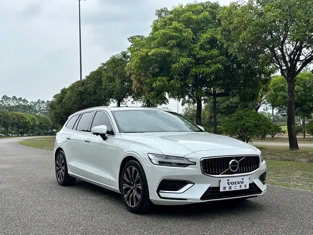 Volvo Volvo V60 B5 2022 - thumbnail 3